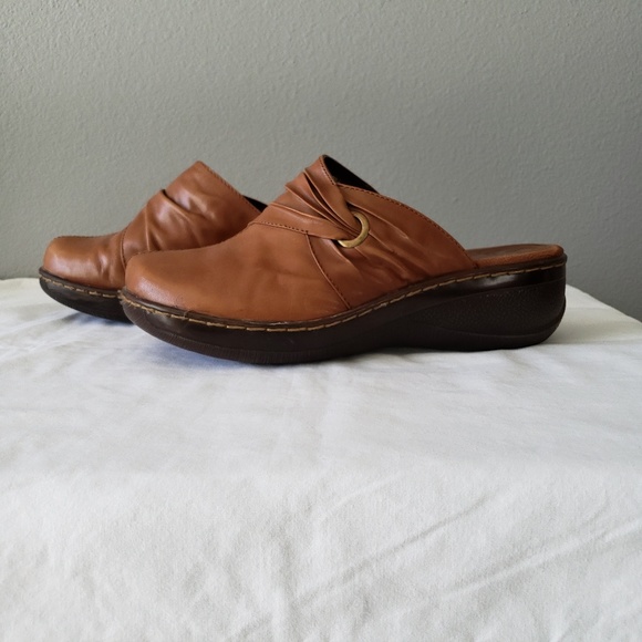 ⚡️HP⚡️Trendsetter Brown Leather Clogs - Picture 4 of 7